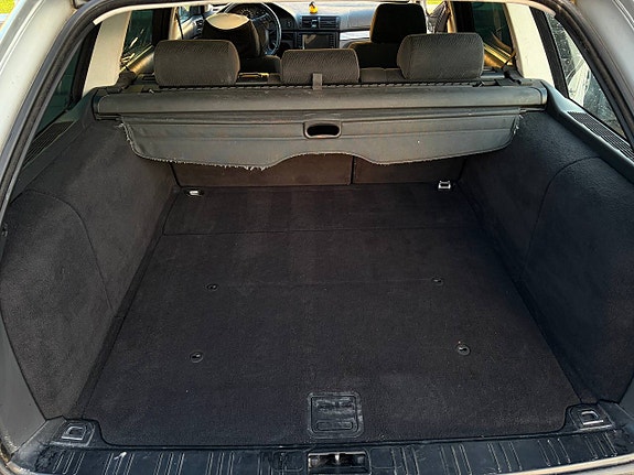 BMW 523i 11 of 13