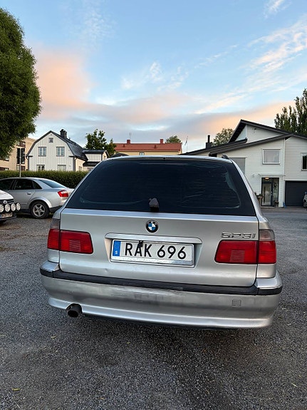 BMW 523i 13 of 13