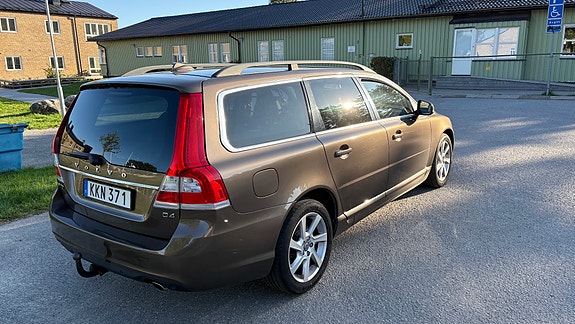 Volvo V70 3 of 10