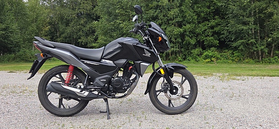 Honda CB125F 6 of 8