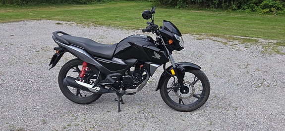 Honda CB125F 5 of 8