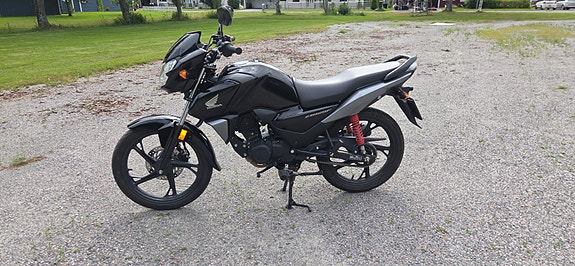 Honda CB125F 4 of 8