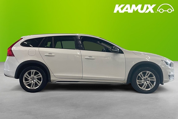Volvo V60 Cross Country 2 of 20