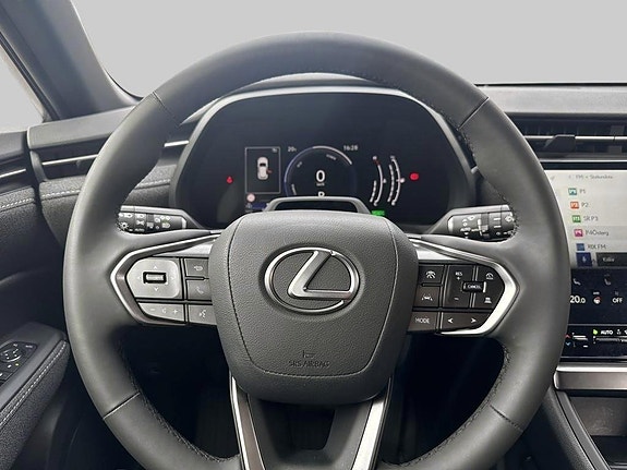 Lexus LBX 10 of 12