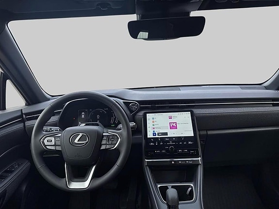 Lexus LBX 9 of 12