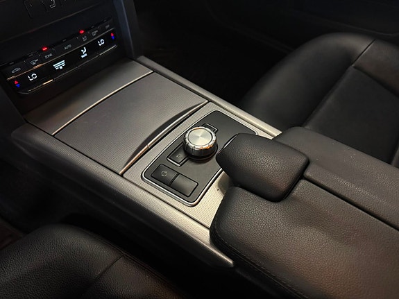 Mercedes-Benz E220 17 of 17