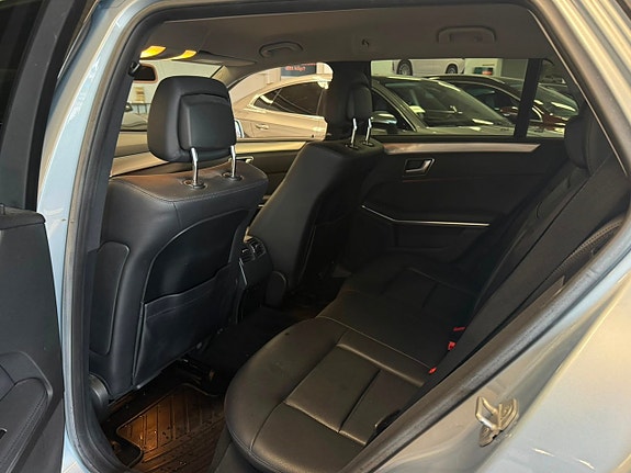 Mercedes-Benz E220 7 of 17
