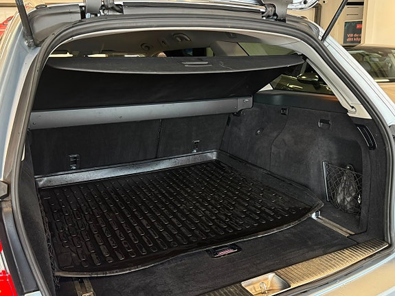 Mercedes-Benz E220 8 of 17