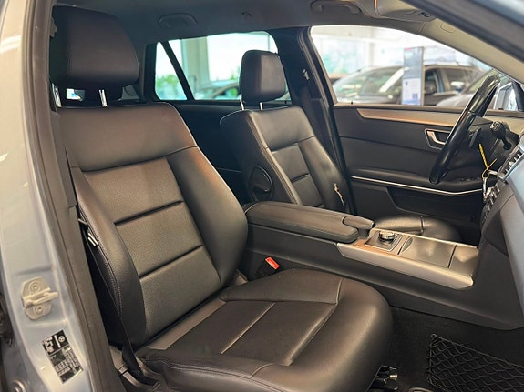 Mercedes-Benz E220 11 of 17
