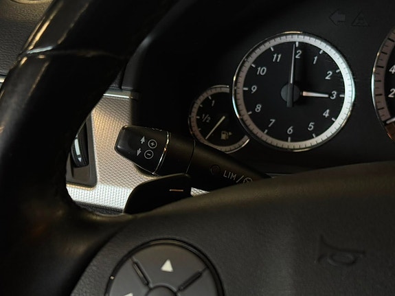 Mercedes-Benz E220 13 of 17