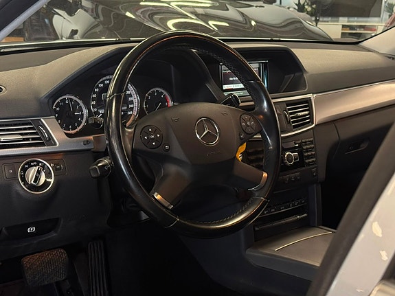 Mercedes-Benz E220 6 of 17
