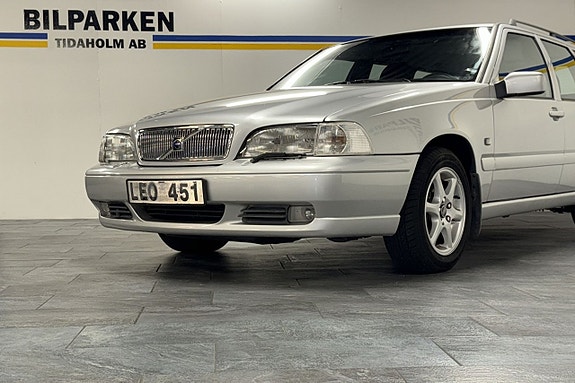 Volvo V70 2 of 24