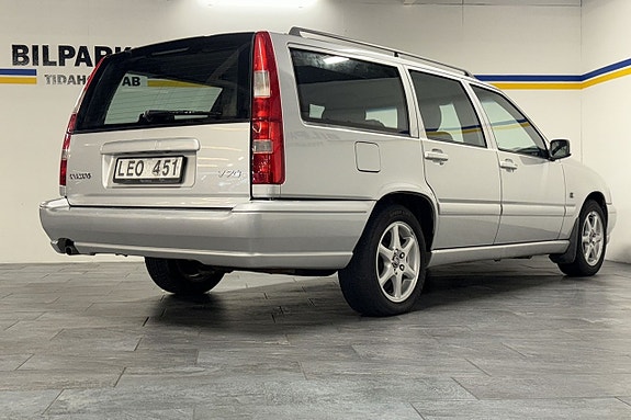 Volvo V70 7 of 24