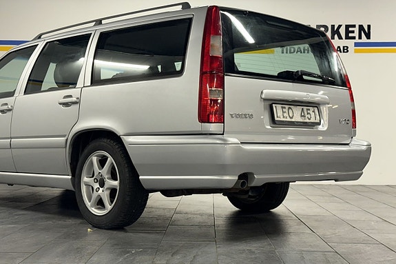 Volvo V70 11 of 24