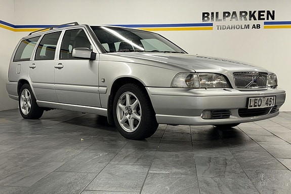 Volvo V70 4 of 24