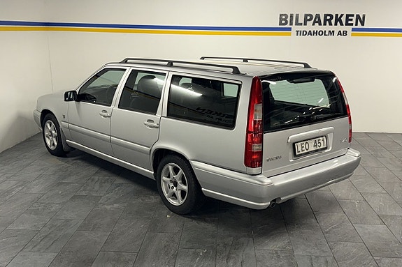 Volvo V70 12 of 24