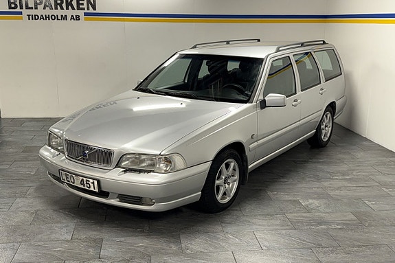 Volvo V70 3 of 24