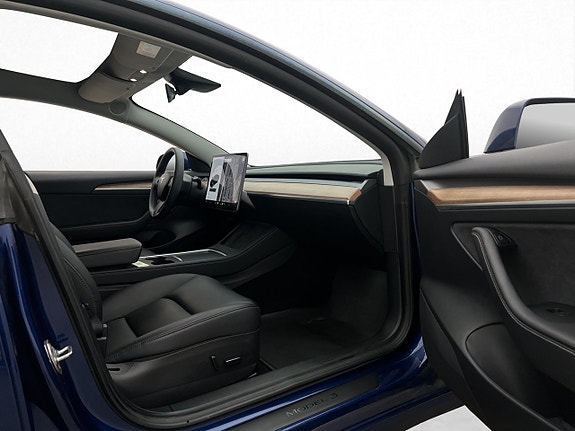 Tesla Model 3 28 of 30