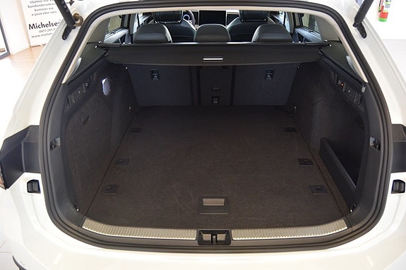 Volkswagen Passat 14 of 16