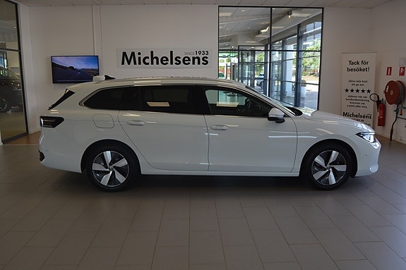 Volkswagen Passat 4 of 16