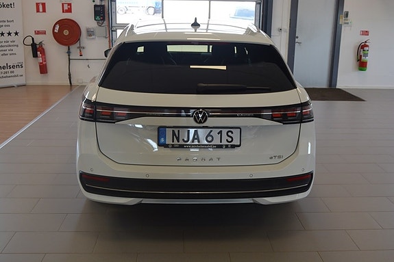 Volkswagen Passat 6 of 16