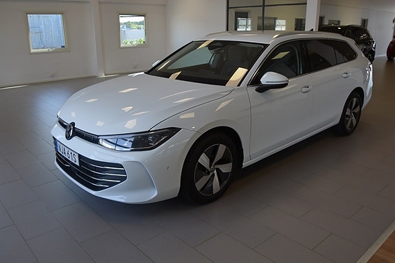 Volkswagen Passat 3 of 16