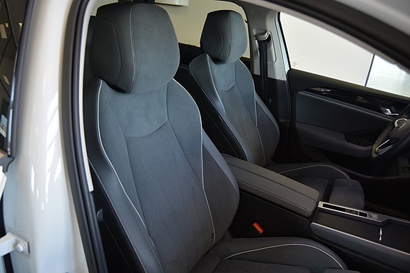 Volkswagen Passat 12 of 16