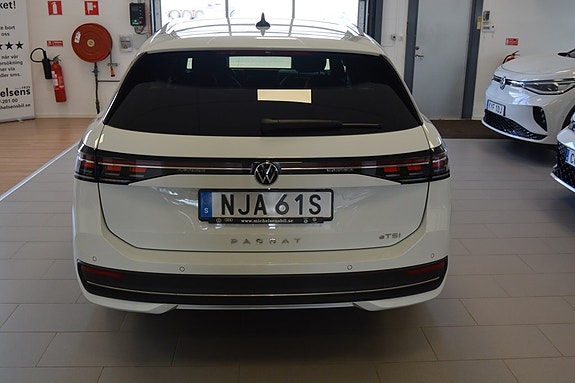 Volkswagen Passat 3 of 7