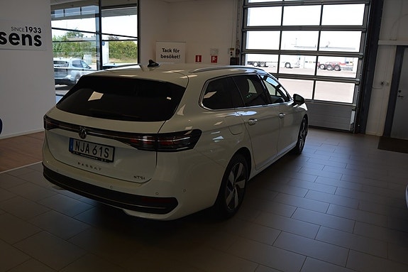 Volkswagen Passat 2 of 7