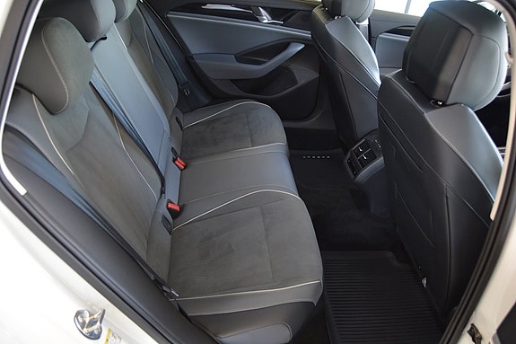 Volkswagen Passat 13 of 16