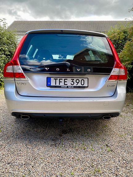 Volvo V70 3 of 4