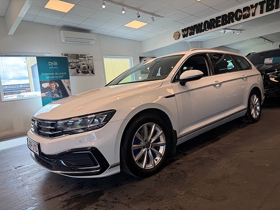 Volkswagen Passat 2 of 25