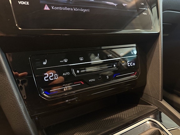 Volkswagen Passat 16 of 25