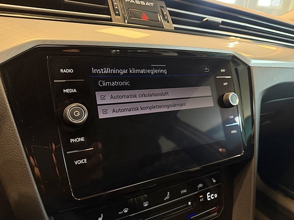 Volkswagen Passat 15 of 25