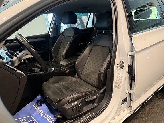 Volkswagen Passat 10 of 25