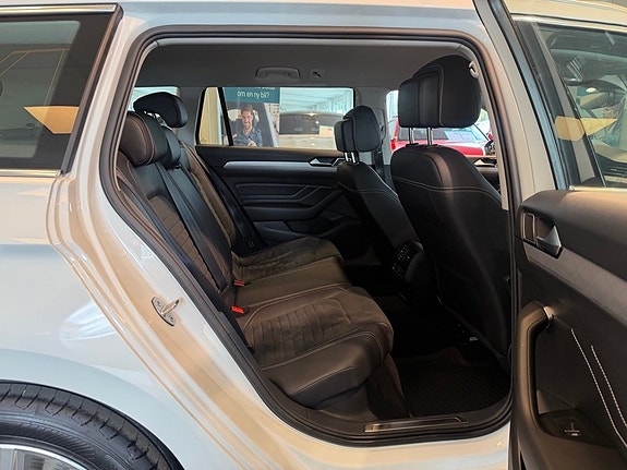 Volkswagen Passat 19 of 25