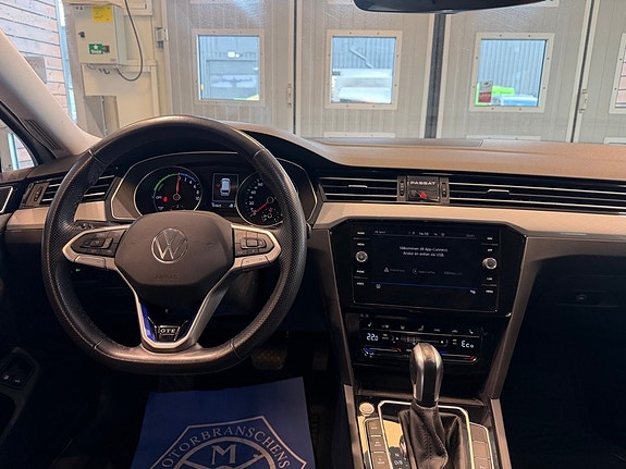 Volkswagen Passat 8 of 25