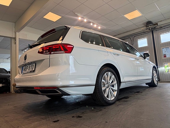 Volkswagen Passat 4 of 25