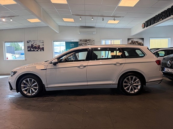 Volkswagen Passat 21 of 25