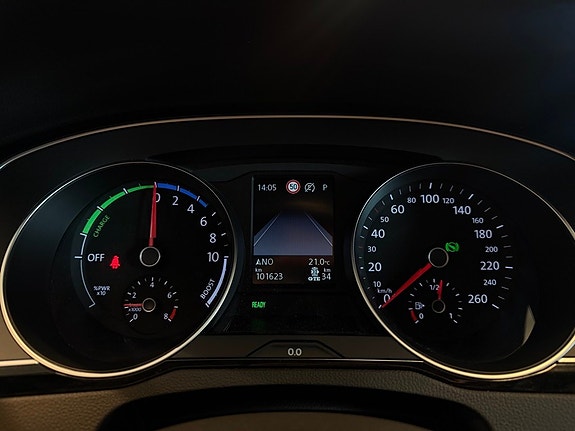 Volkswagen Passat 11 of 25
