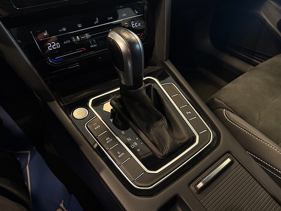 Volkswagen Passat 17 of 25