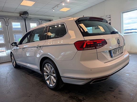 Volkswagen Passat 3 of 25