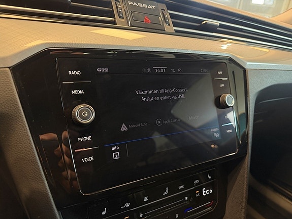 Volkswagen Passat 14 of 25