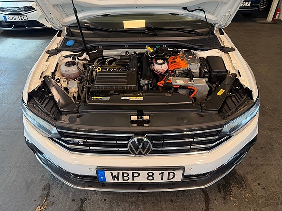 Volkswagen Passat 22 of 25