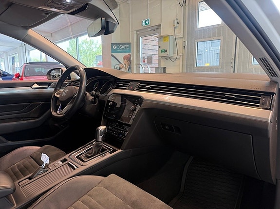 Volkswagen Passat 9 of 25
