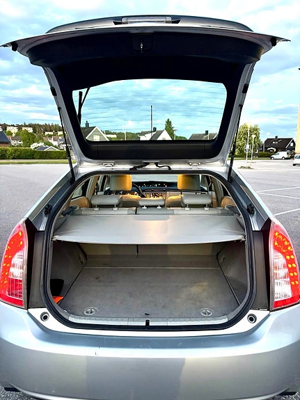 Toyota Prius Plug-in Hybrid 8 of 8