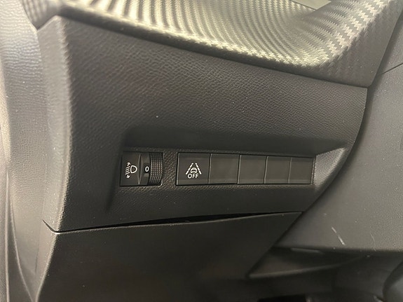 Peugeot 208 23 of 26