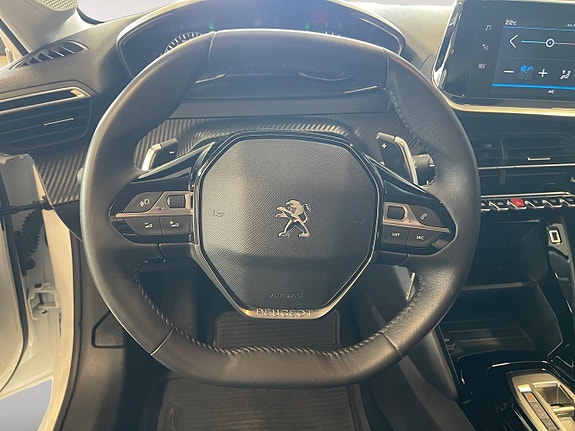 Peugeot 208 14 of 26