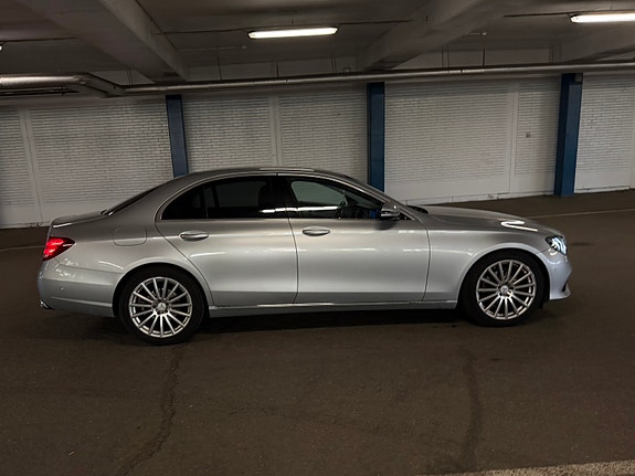 Mercedes-Benz E220 d 3 of 18