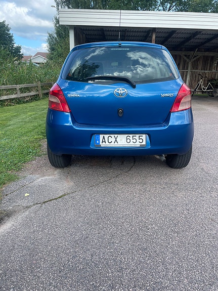 Toyota Yaris 3 of 7